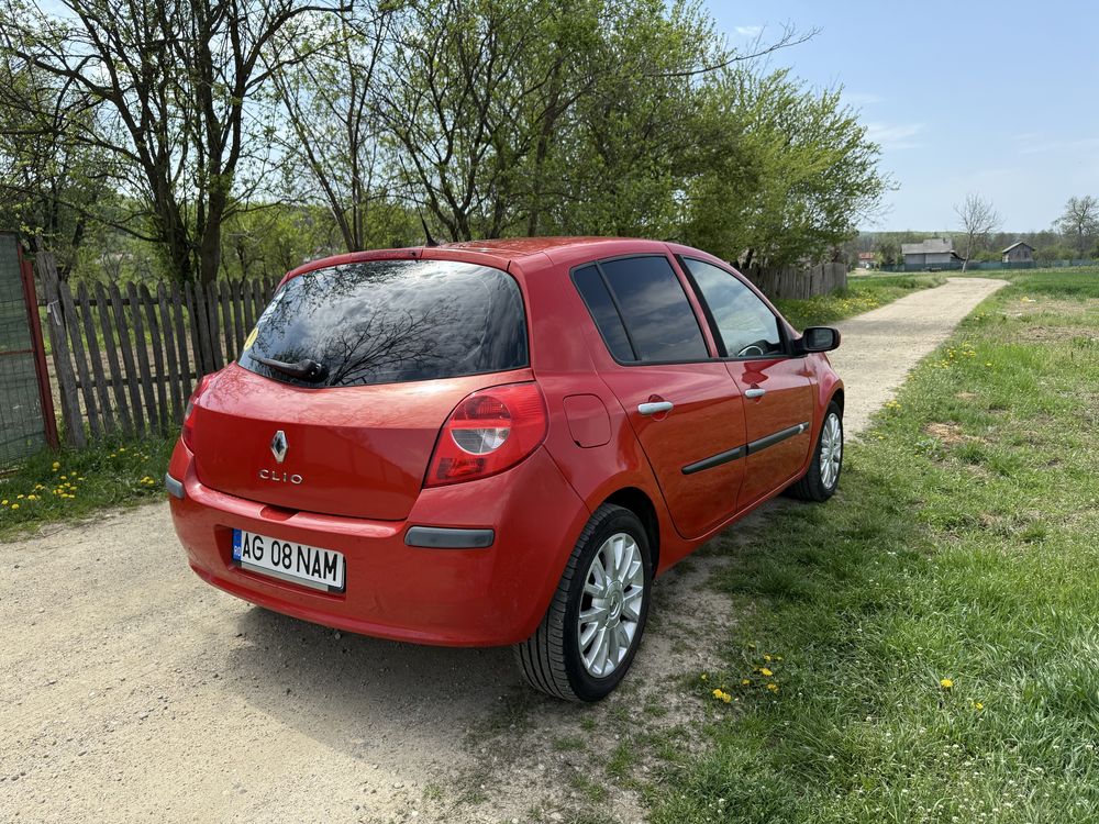 Renalult clio rosu