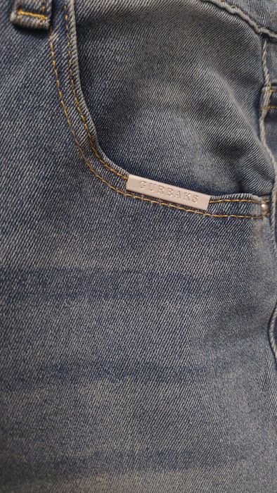 Pantaloni flared