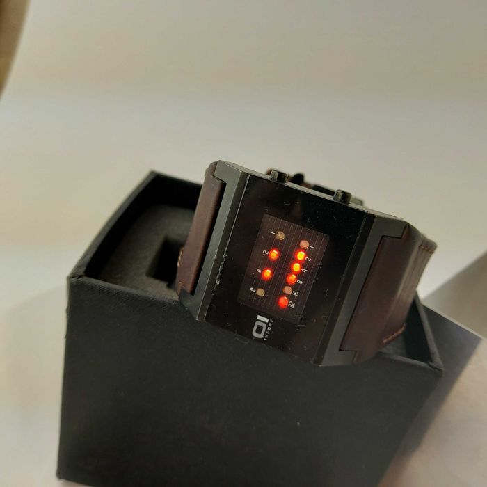 Бинарен часовник OI The One с кутия #5727