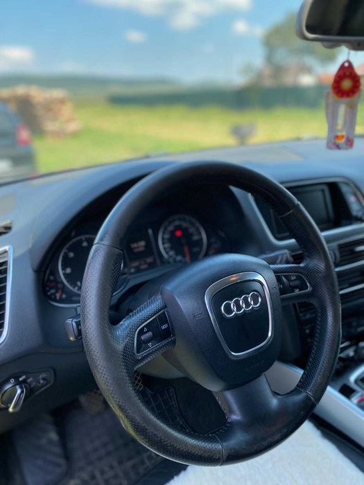 Vând Audi Q5 2012