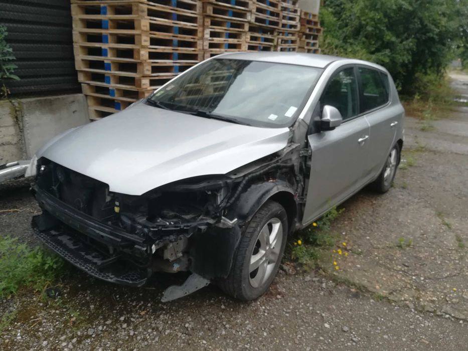 На части Kia Ceed 1.6 CRDI / Киа Сийд ЦРДИ хечбек