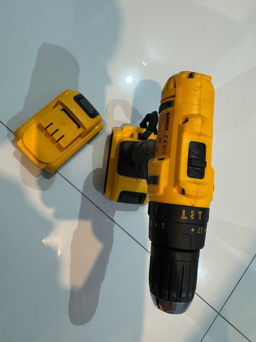 Винтоверт DeWalt DCD771 с 2 батерии