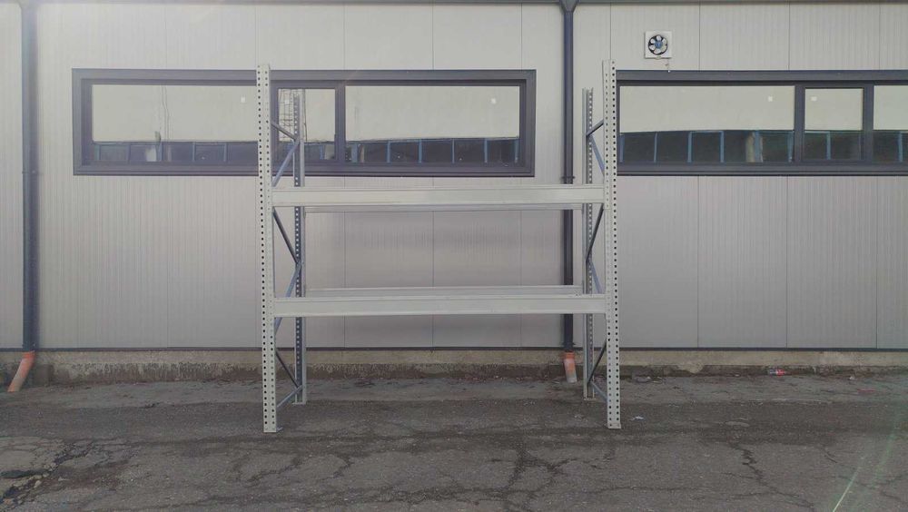 Продаваме стелажи 3 метра с дълбочина 105 см ,комплект с 4 греди 2700