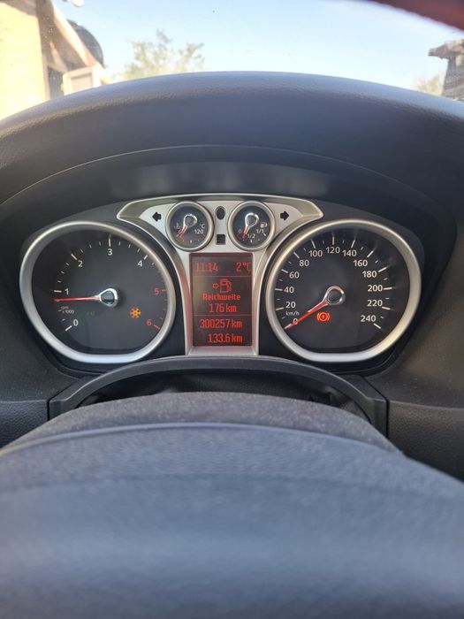 Vand ford ford focus 2 facelift an 2008 motor 1.6 diesel acte la zi