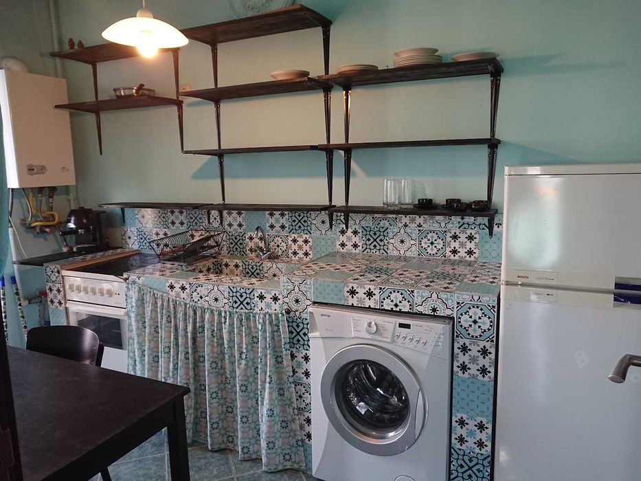 Închiriez/vând garsonieră MARE în Cosmopolis