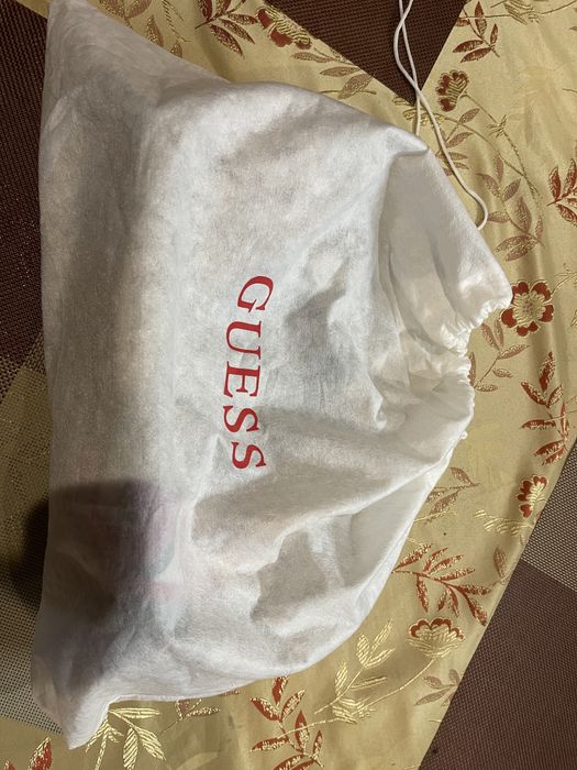 guess дамска чанта