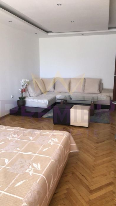 Напълно обзаведен апартамент с три отделни стаи ж.к. Младост