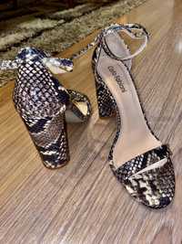 Официални дамски обувки Carlo Fabiani