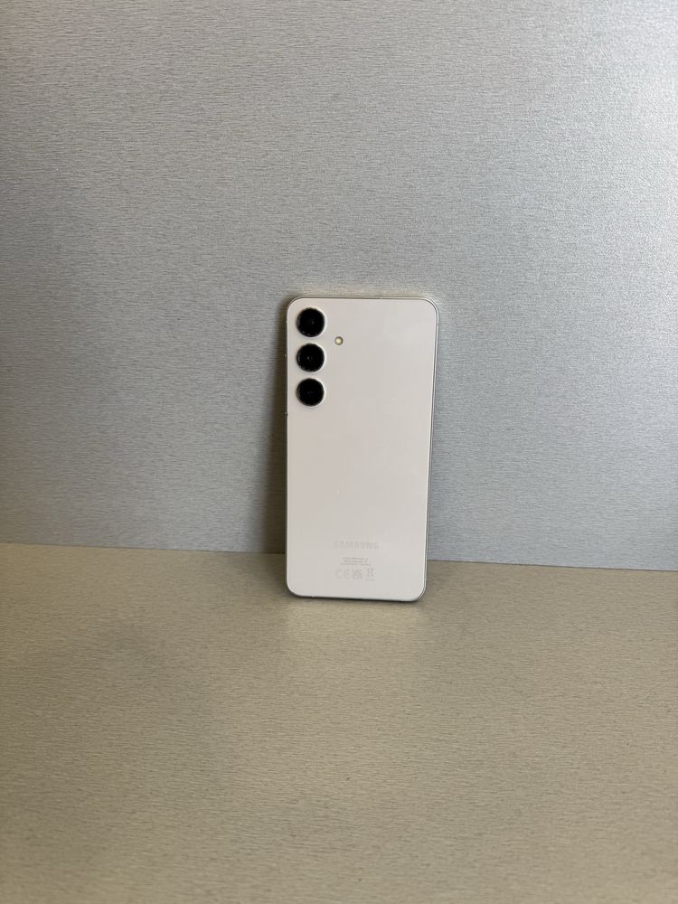 Продавам перфектен Samsung S24 PLUS