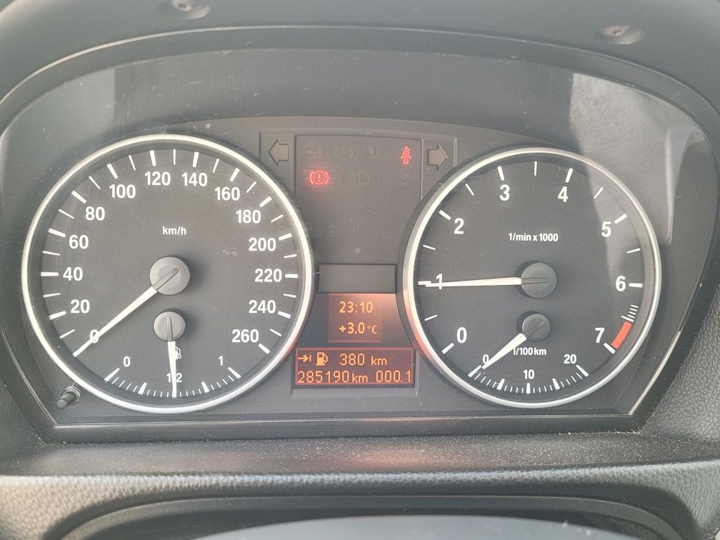 BMW 318 e91 an 2006