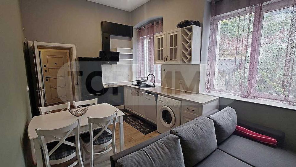 Четиристаен апартамент под наем в централна част на Варна