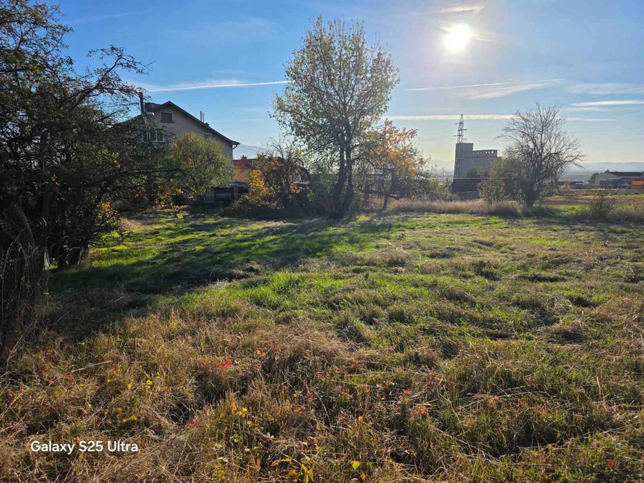 Продавам УПИ с.Подгумер