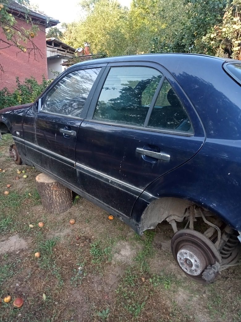 Мерцедес С200 w 202 на части