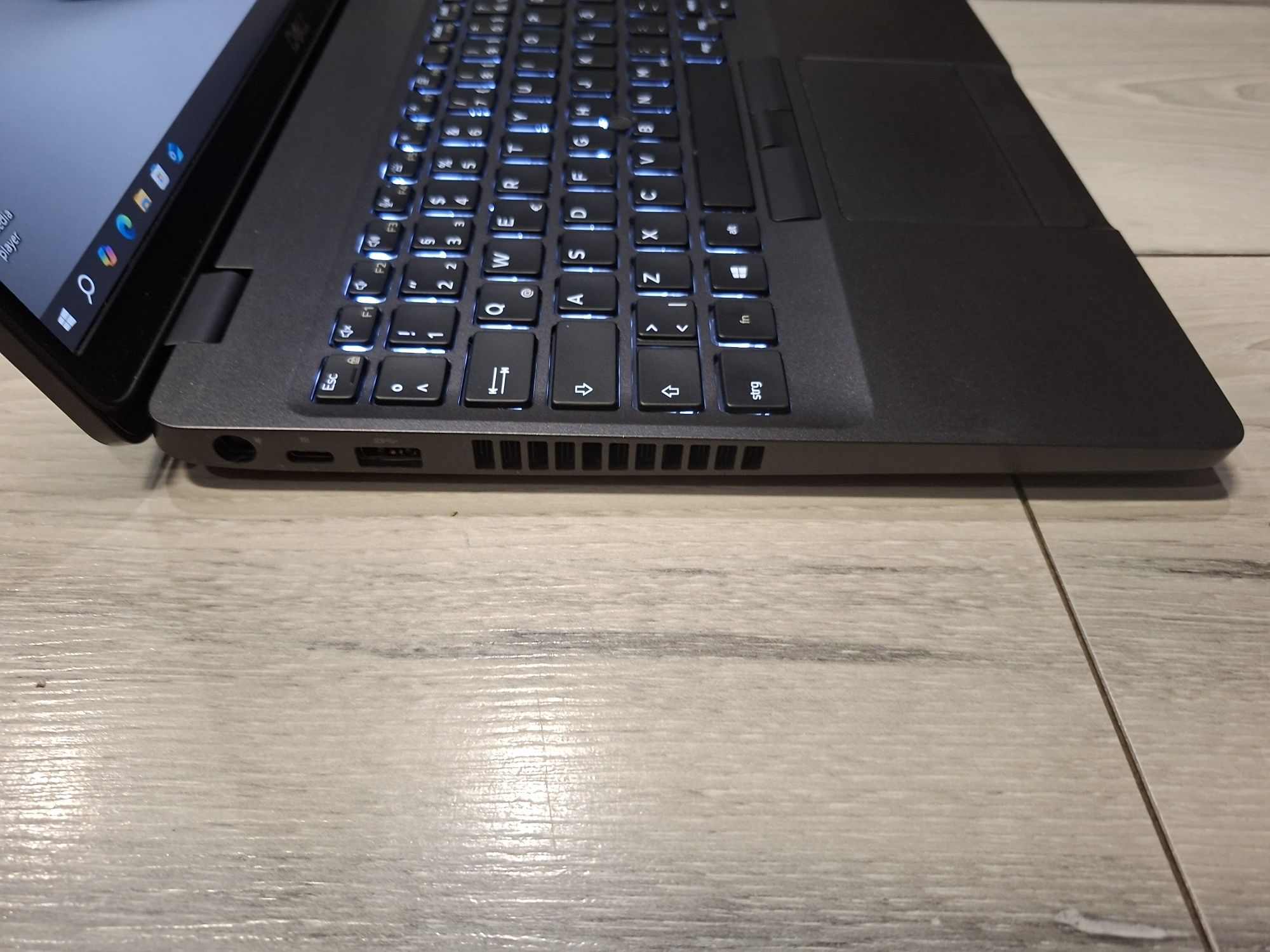 Dell Latitude 5500-i5 8365u/16гб/512гб м.2/Подсветка