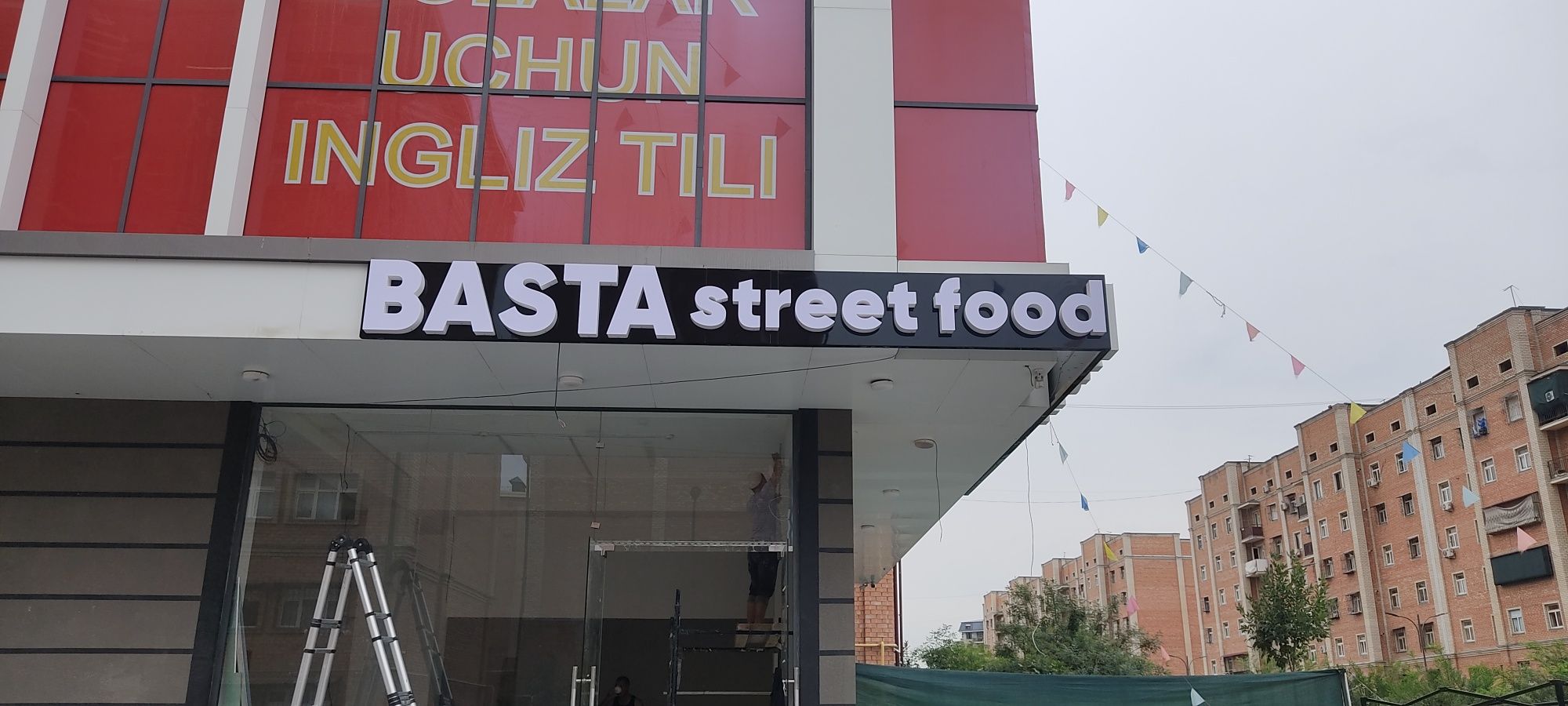 Tashqi reklama yonadigan harflar banner Toshkent reklama xizmati