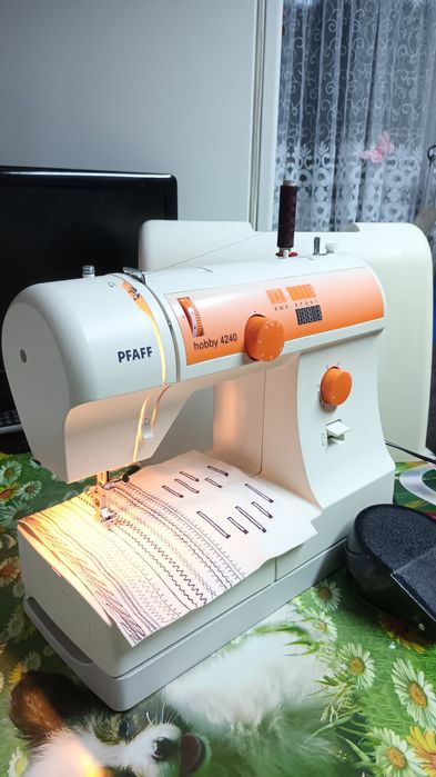 Masina de cusut PFAFF  4240 cu butoniera automata si multiple operatii