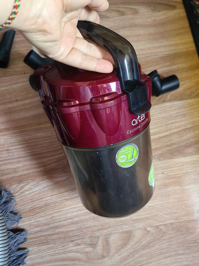 Продам щетку для пылесоса Artel. Насадки, шланг, трубку