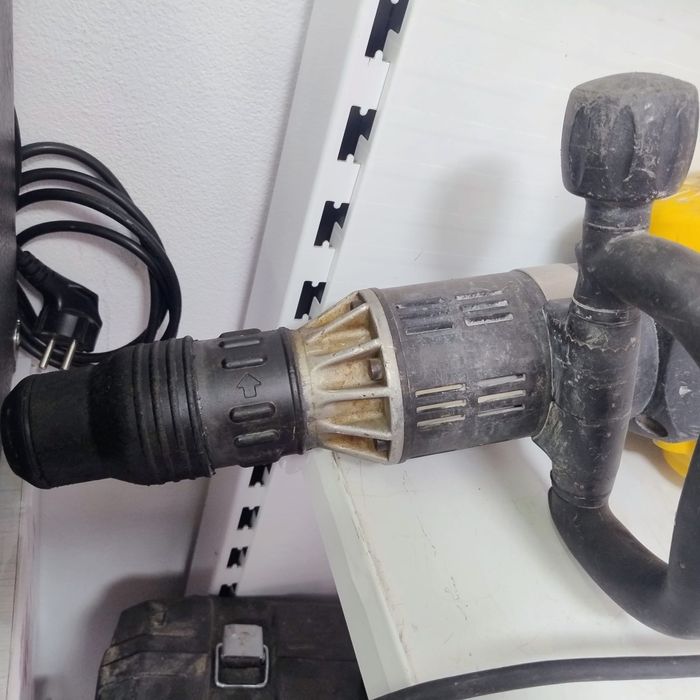 Ciocan demolator De Walt Amanet Canta
