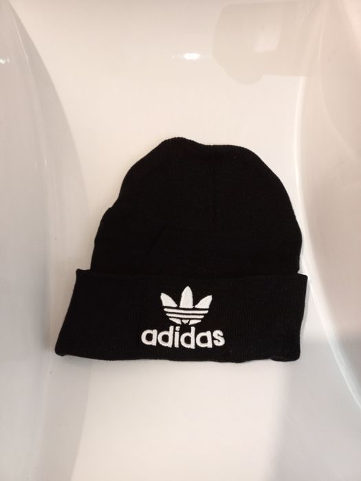 Căciulă Adidas nouă