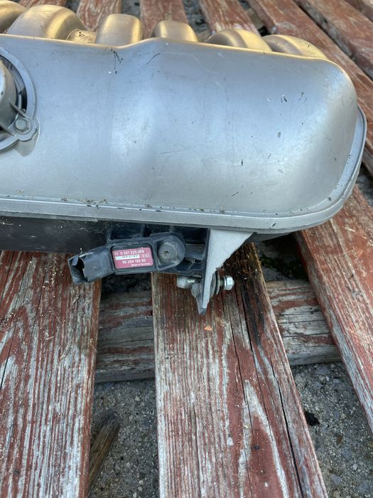 Всмукателен колектор с дроселов клапан за Peugeot 407 3.0 бензин