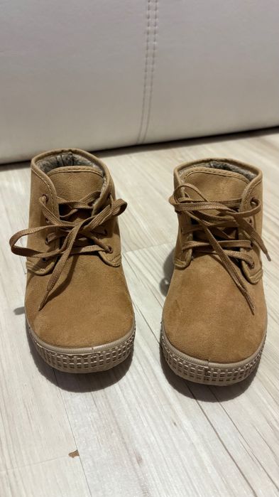 Нови кафяви обувки