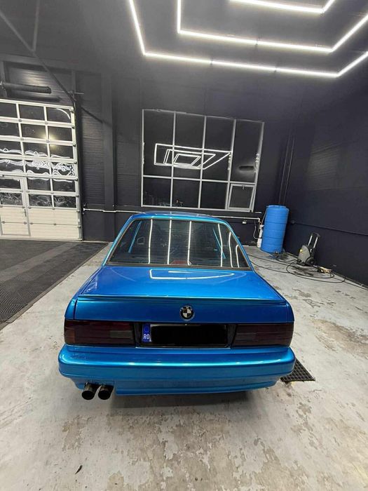 BMW Seria 3 BMW E30 2.5 Turbo a schimba cu un SUV sau o limuzină.