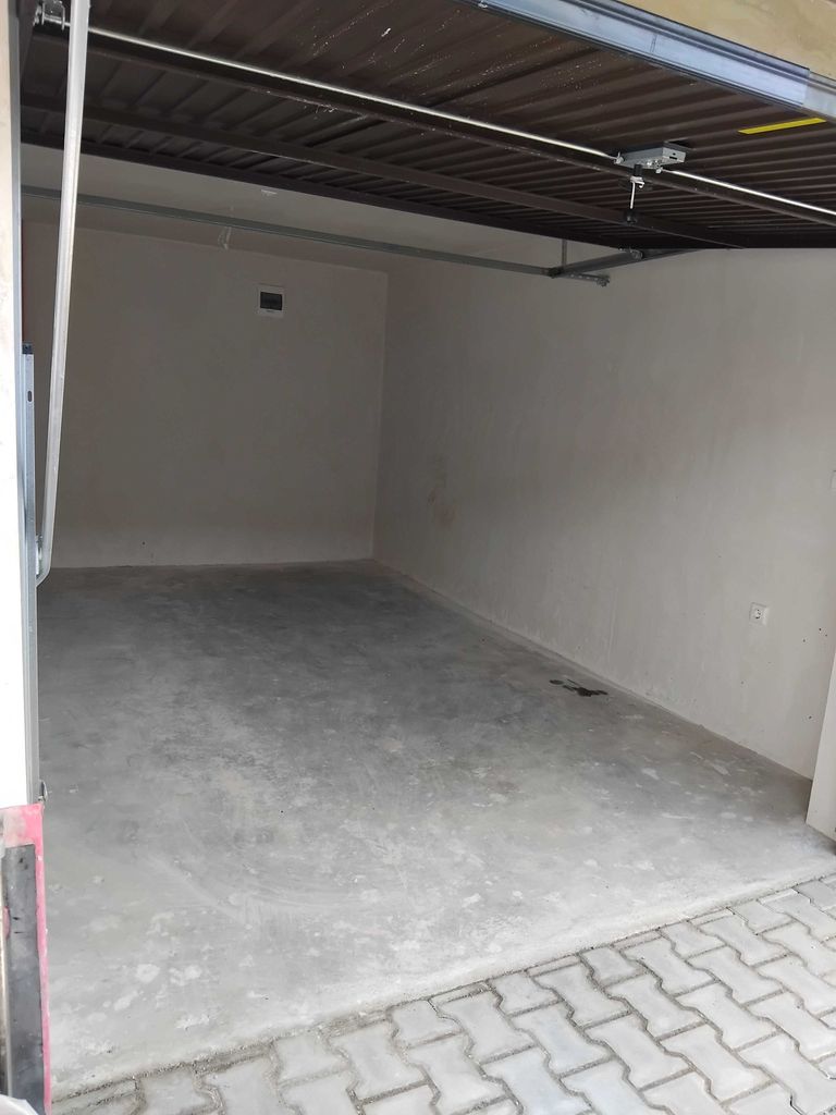 Дава се под наем Гараж / Паркомясто в Ивайловград - 19 кв.м за 102 € - Снимка #3