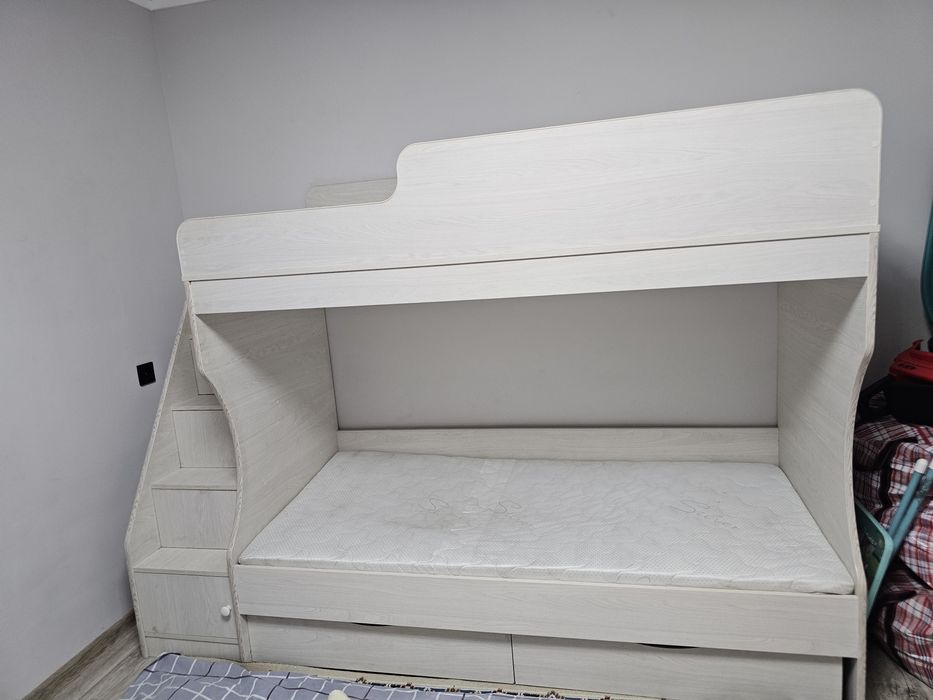 Продам двухярусный кровать