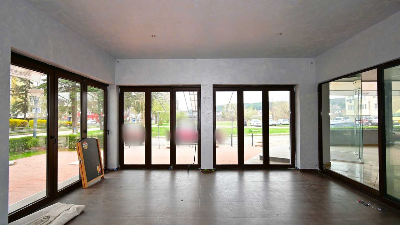 Продава се Заведение в Перник, Изток - 140 кв.м за 1411 €/кв.м - Снимка #11