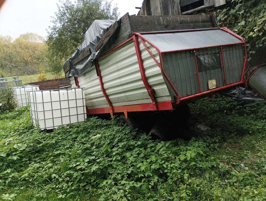 Remorca tractor cu descărcare nu basculabila