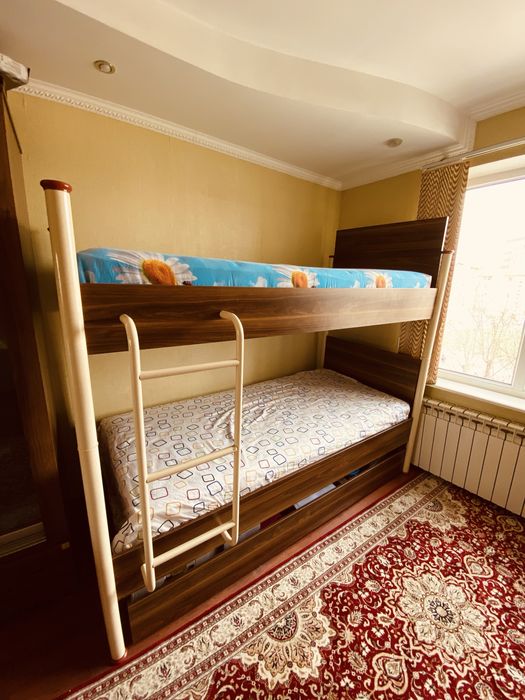Кровать  двух этаж и шкаф