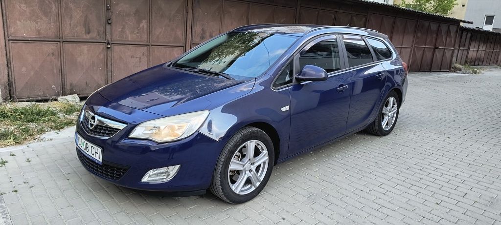 Opel Astra J Sports Tourer 2011, 1.7 cdti