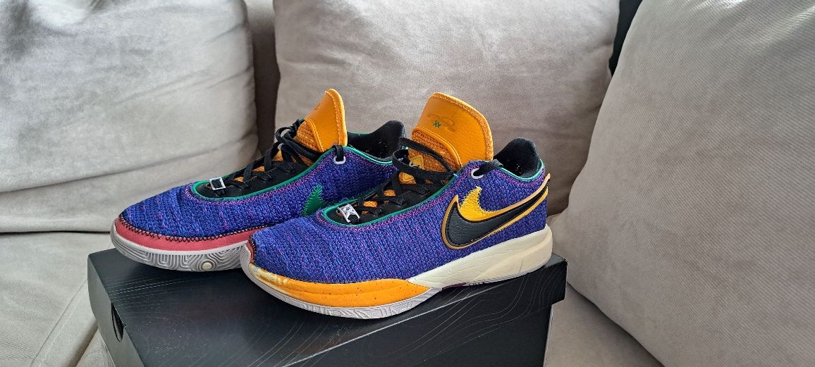Продавам маратонки Nike Lebron XX jnr