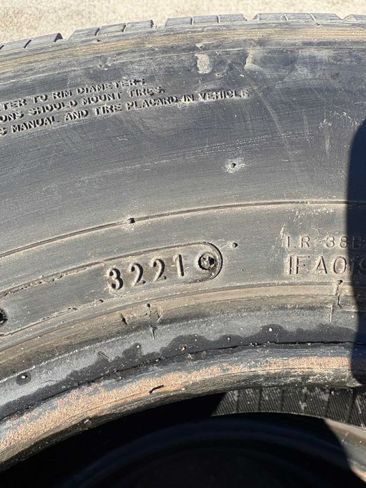 Продавам бусови гуми 225 70 15С Сумитомо