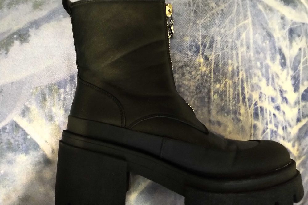 Зимни боти, купени от Дайхман CTW