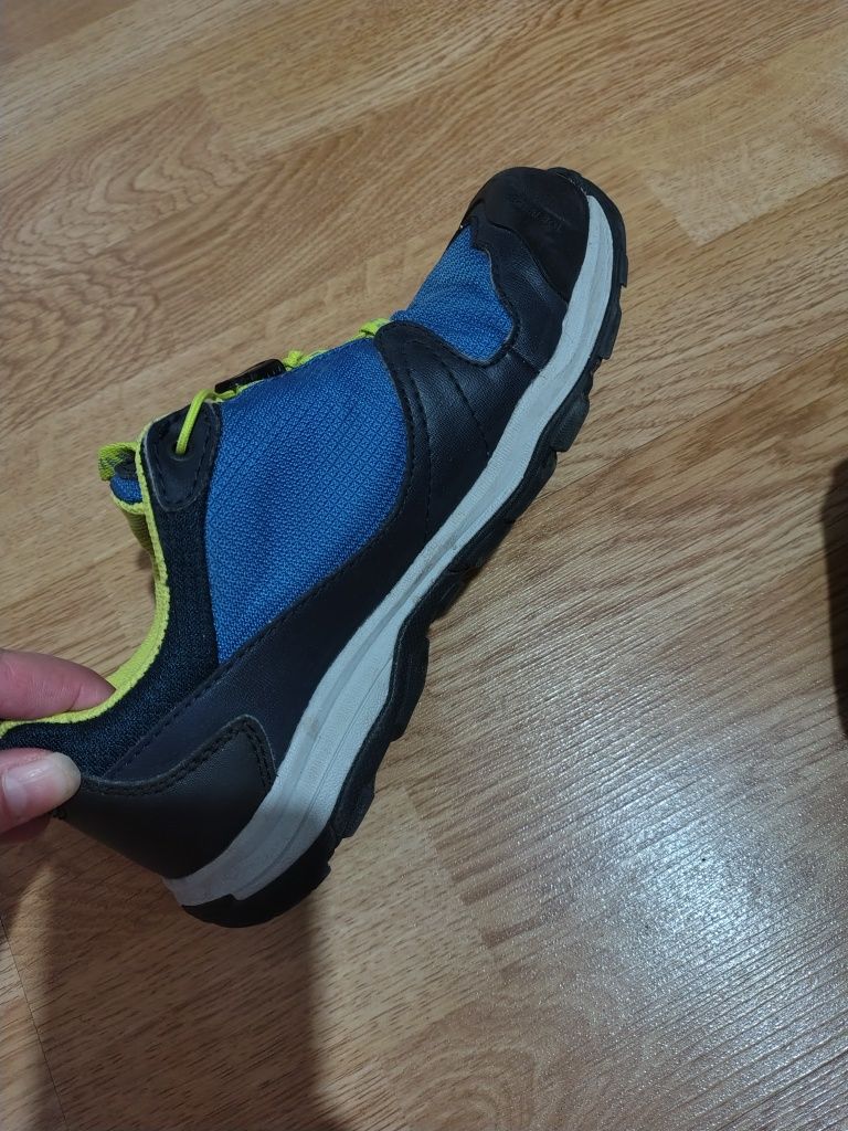 Vând adidași trekking jack wolfskin