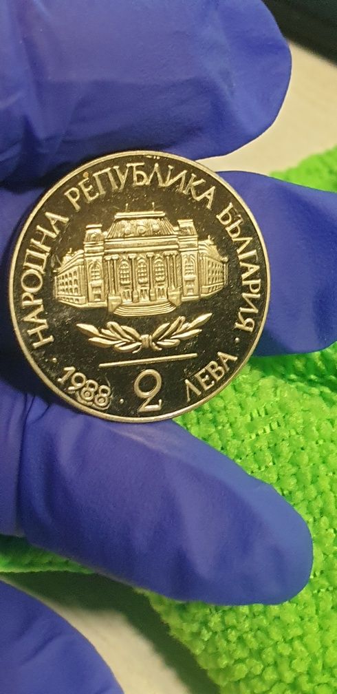 Продавам  български юбилейни  монети  в UNC състояние