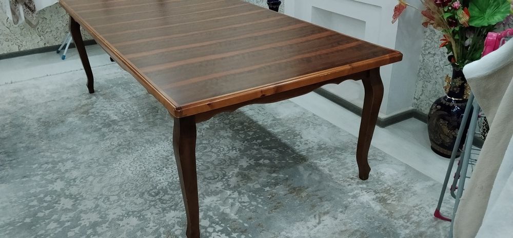 Продам стол без стульев, в хорошем состоянии.