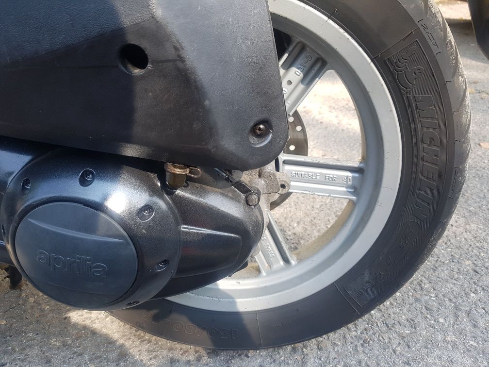 Скутер Aprilia 125cc