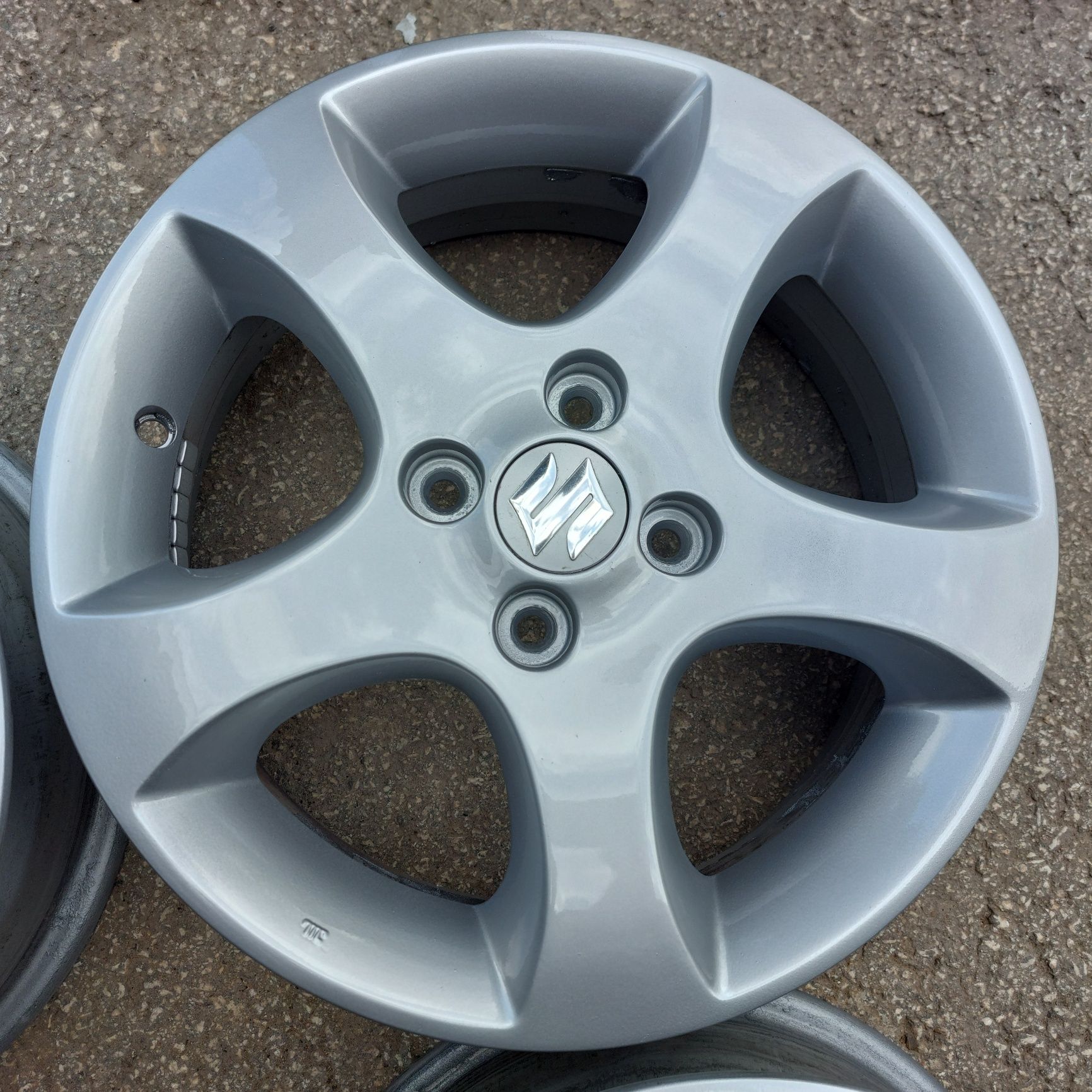 Лети(алуминиеви)джанти 15" Suzuki suift,Nisan, Mazda, Toyota.