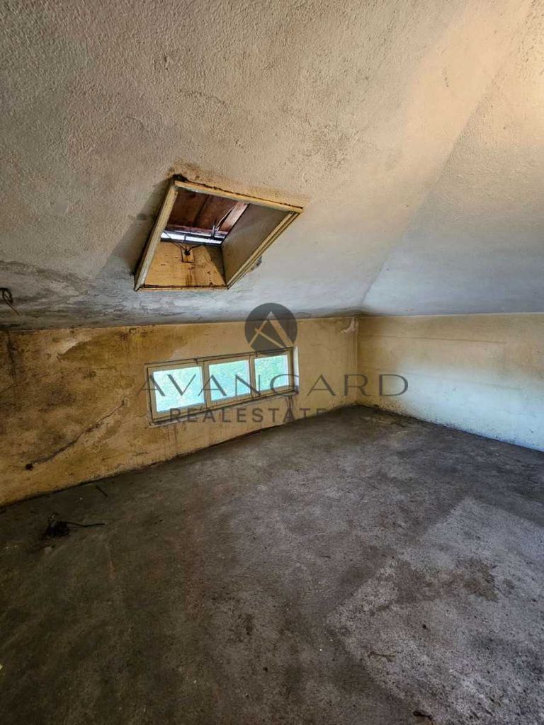 Продава се Тристаен апартамент в Пловдив, Център - 110 кв.м за 2055 €/кв.м - Снимка #9