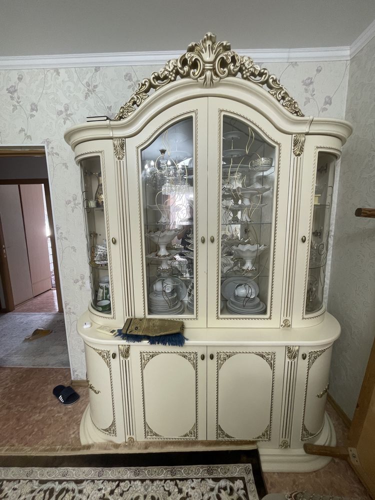 Диван Және Сервант