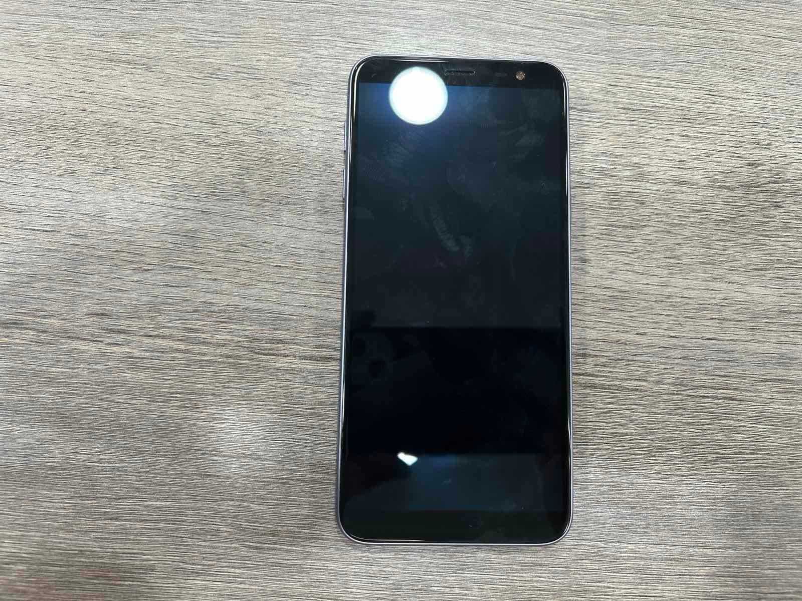 Продавам Samsung Galaxy J6 (2018)