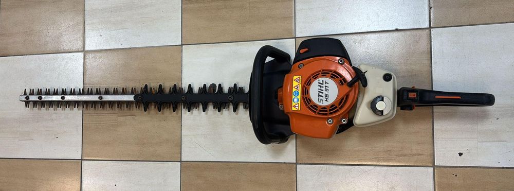 Masina de tuns gard viu STIHL HS 81T -A-