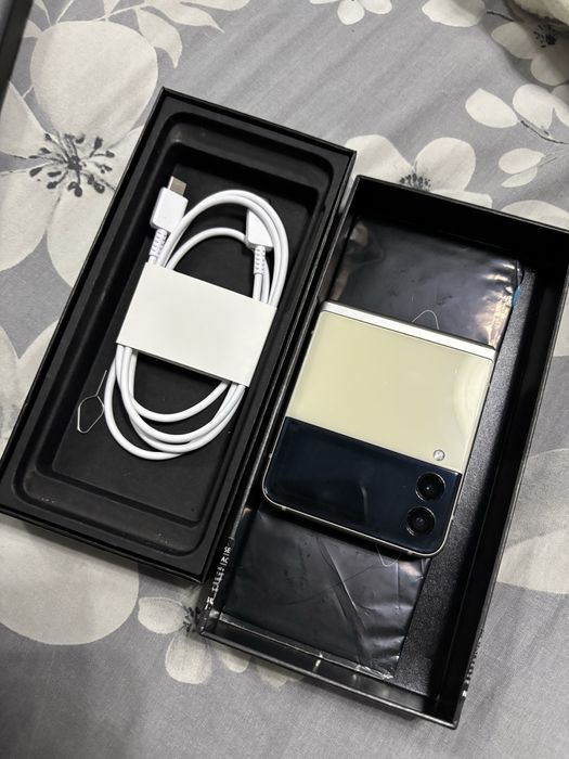 Samsung galaxy Flip3 5G