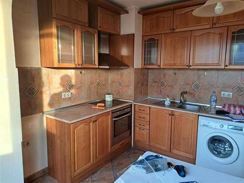 Кухня втора употреба – дървен масив, запазено състояние