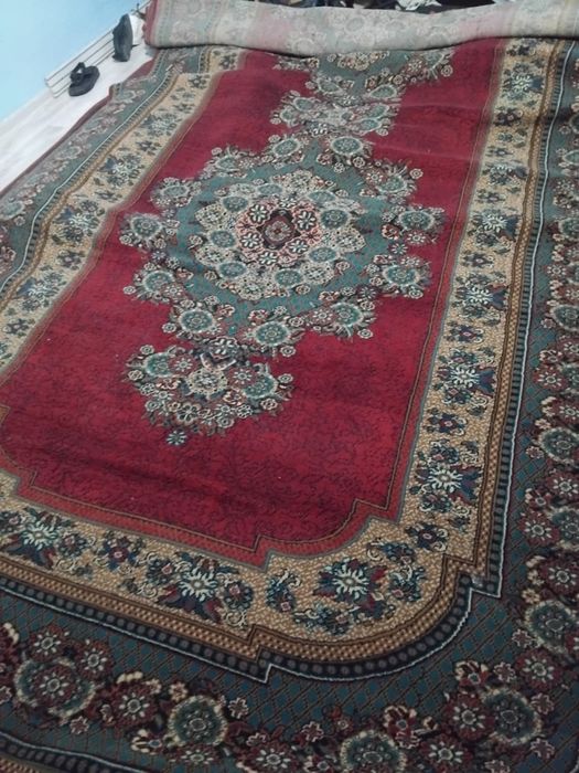 Мебельи класные по дешевый цене ковер шкафы