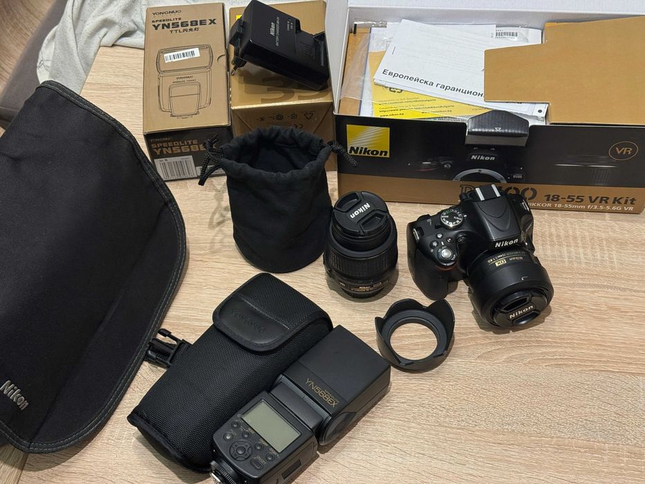 Nikon D5100 + Обектив Nikkor 18-55mm + Обектив Nikkor 35mm