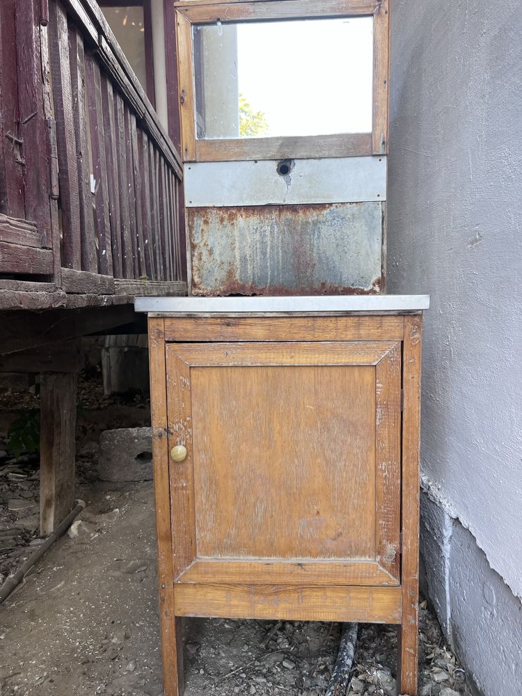 Умывальник металлический и деревянный