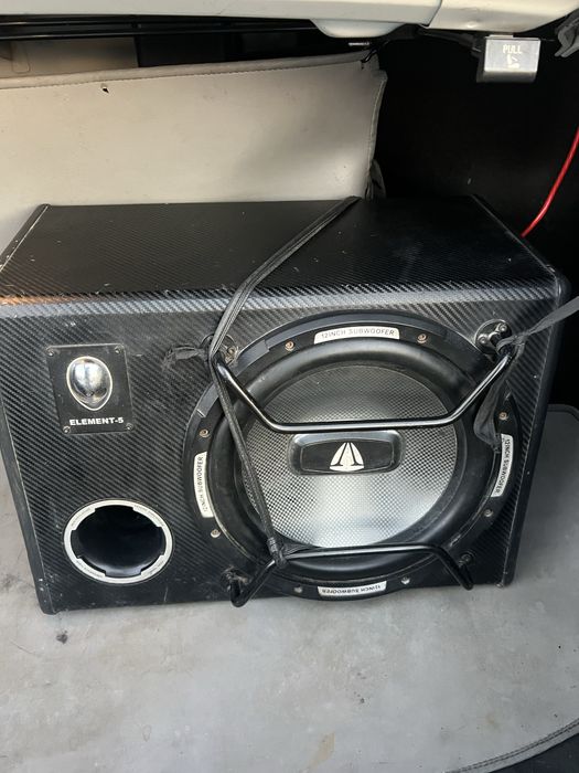 сабвуфер в отличном состоянии